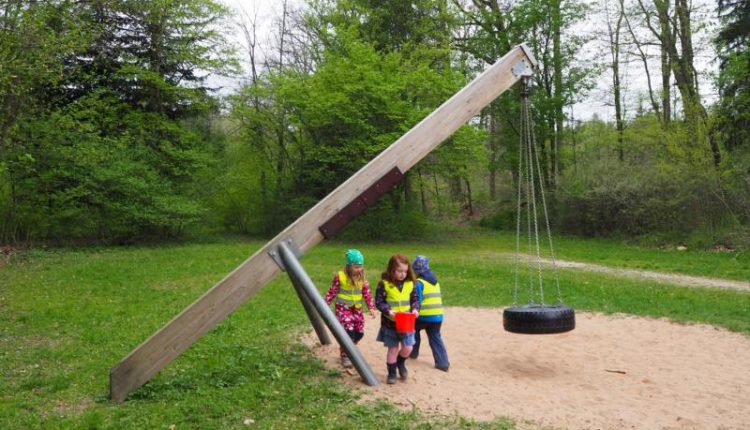 OLYMPa190426-Waldtag-Montessoi-KindergartenUS DIGITAL CAMERA