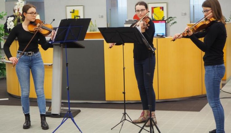 190508-Vernisage-Bilder-der-Zuversicht-Sparkasse-Carolinum-46