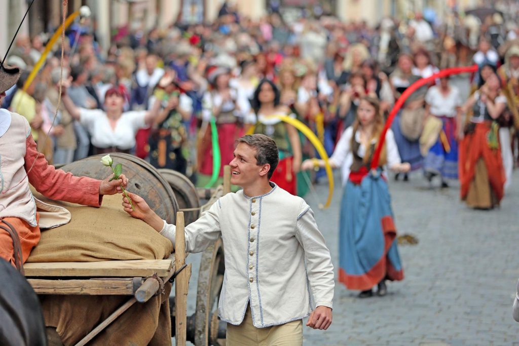 Pfingsten wird`s! Es lebe Rothenburg fränkischer.de Pfingsten wird`s! Es lebe Rothenburg fränkischer.de