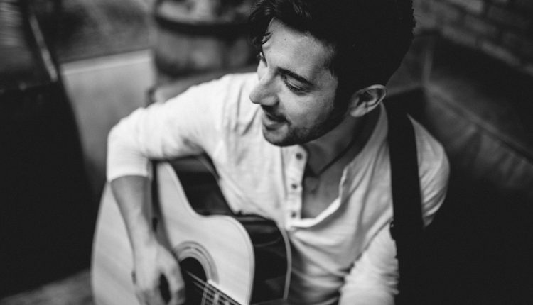 Sänger; Gitarre; Italien