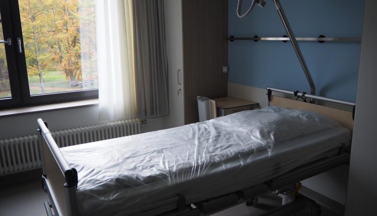 191025 krankenbett PatientenzimmerKrankenhaus Unfall ANregiomed Ansbach (42)