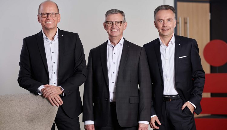 Der Vorstand der Sparkasse Ansbach (v. links): Werner Frieß, Stefan Fink, Dieter Mai. Foto: Sparkasse Ansbach