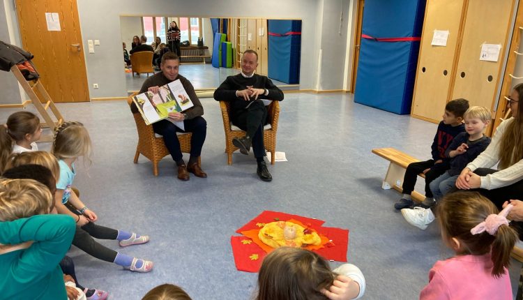 Michael Surowka und Thomas Deffner beim bundesweiten Vorlesetag 2024