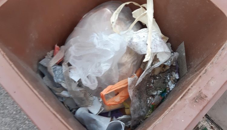 Falsche Befüllung von Biomülltonnen in der Stadt Ansbach