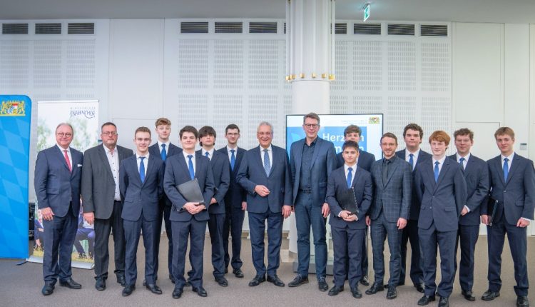 Chorsängern der Windsbacher mit Ehrengästen