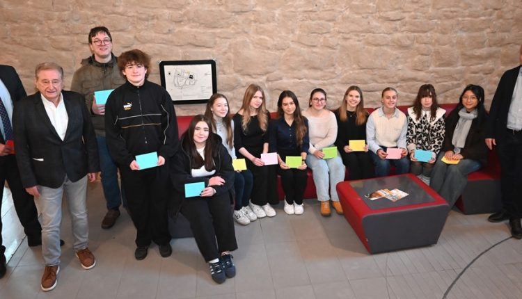 Ausschüttung an FOSBOS