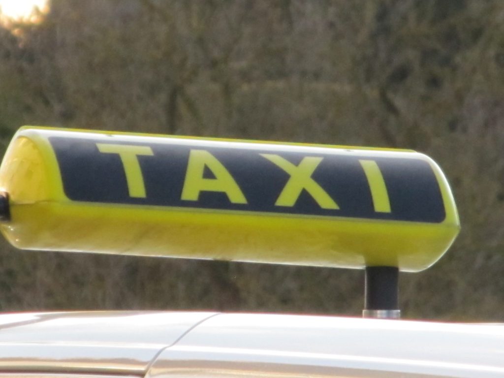 Nürnberg: +++ Fahrgast schlug auf Taxifahrer ein – Haftantrag gestellt +++