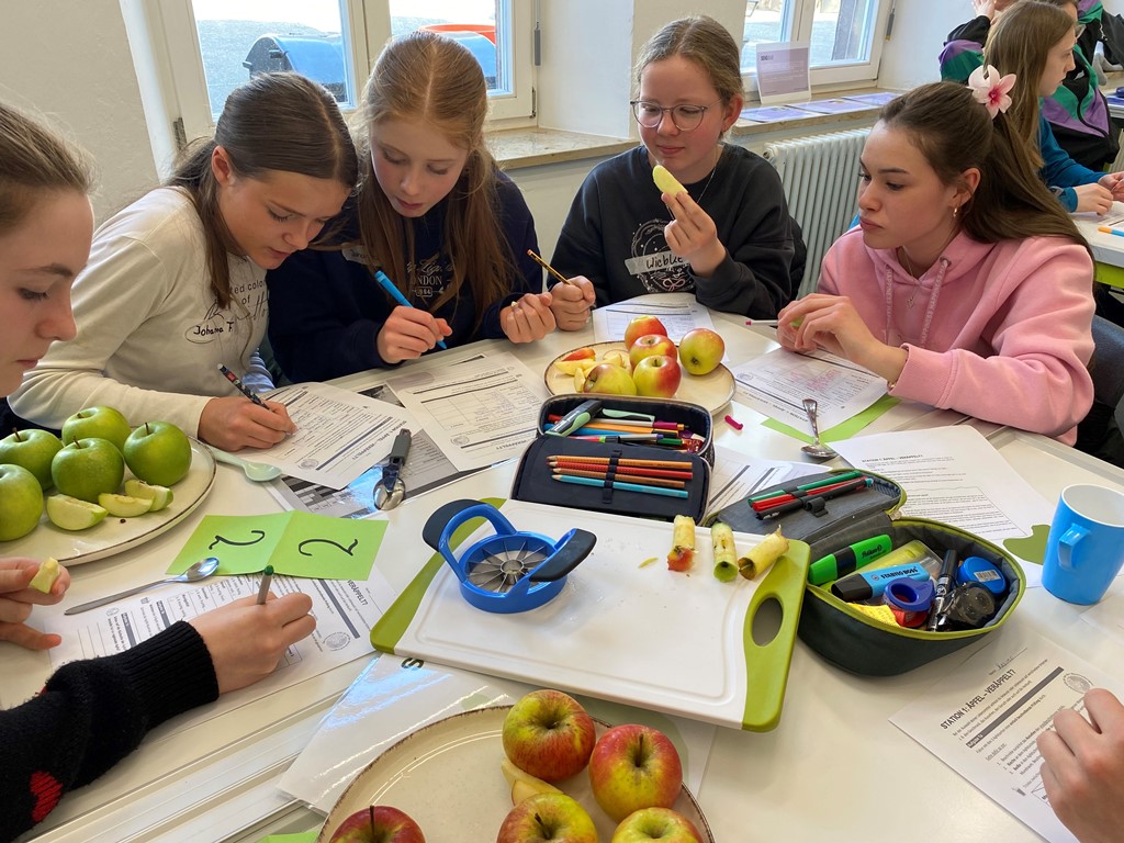 Vorstellung des „Sensorik-Koffers“ am Heinrich-Schliemann-Gymnasium in Fürth