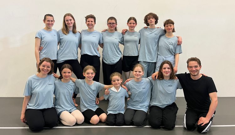 Gruppenbild Dance Company eMotion / Foto: Jakob Rittmaier