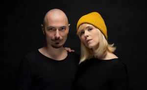 Das Singer-Songwriter-Duo Carolin No